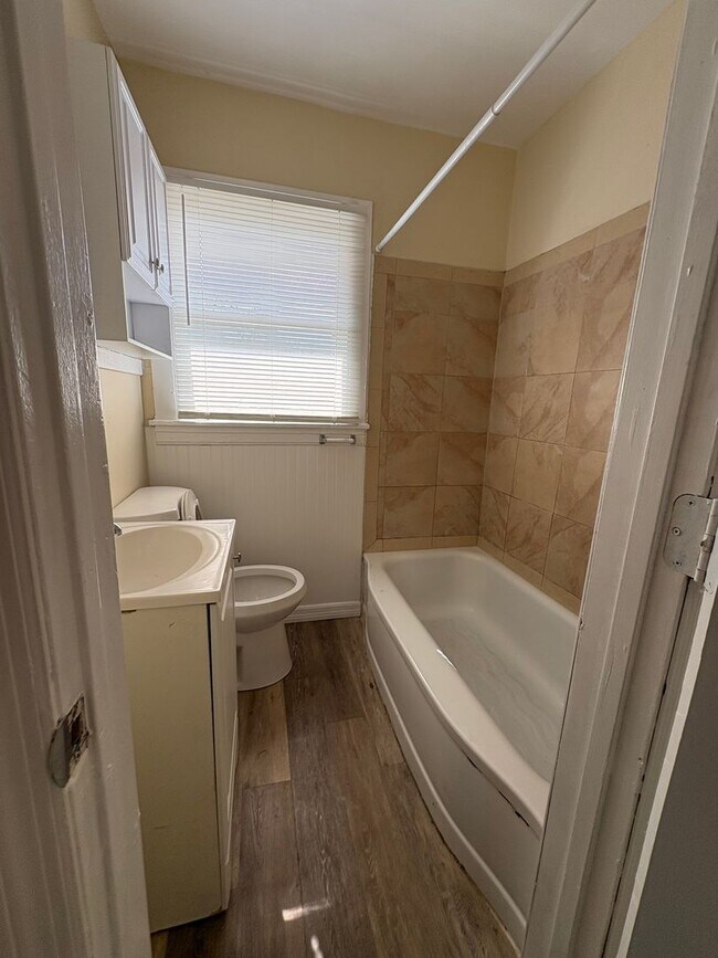 Building Photo - 3244 17th Ave S