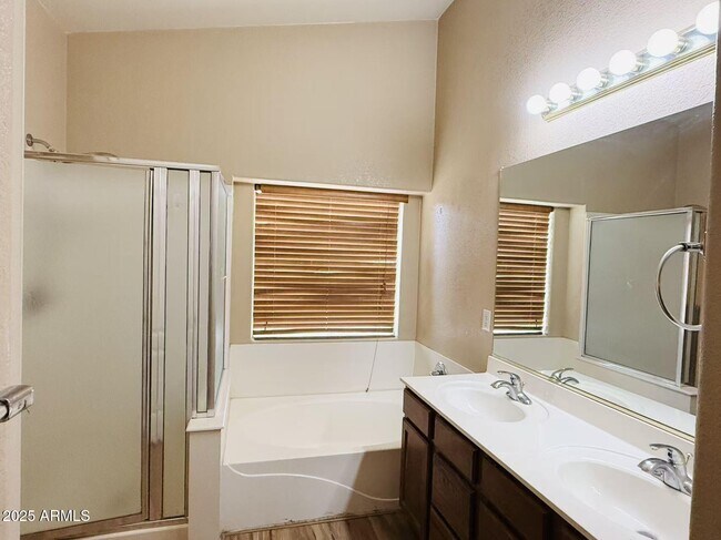 Building Photo - 8119 S 47th Ln