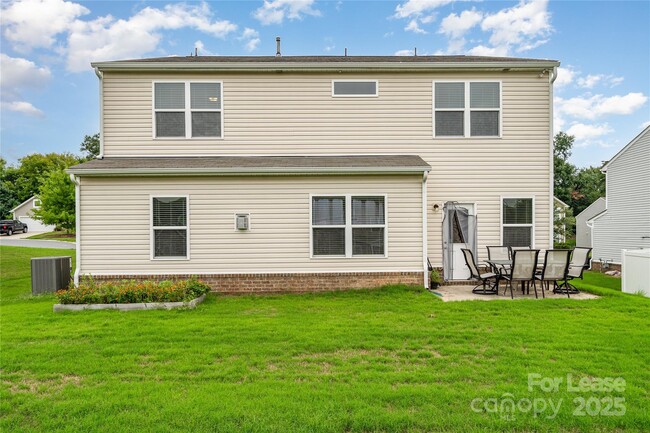 Building Photo - 493 Twelve Oaks Ln