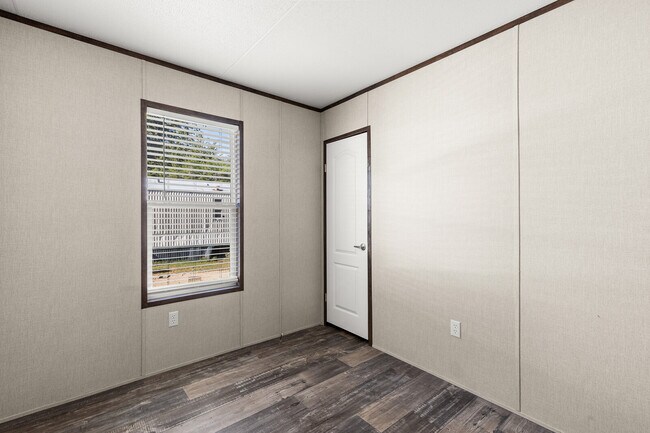 Building Photo - 21 Clear Creek