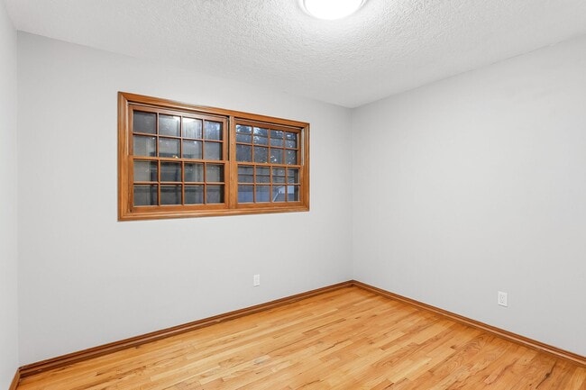 Building Photo - Charming Lake Oswego Home on Large Corner Lot – 3BR, 2.5BA + Bonus Room