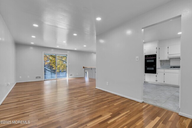 Building Photo - 16 Burdge Dr