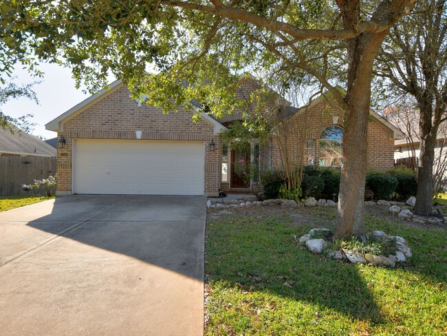 Building Photo - Charming 4 Bedroom