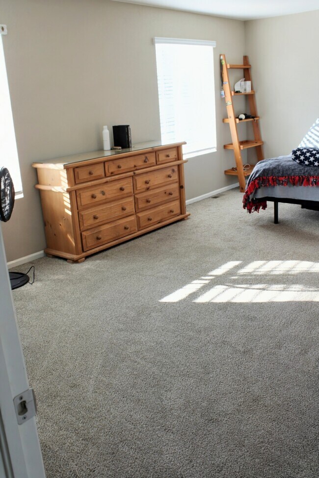 Building Photo - 415 3rd St