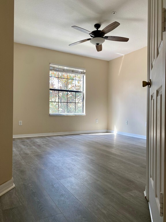 Building Photo - 6037 Scotchwood Gln