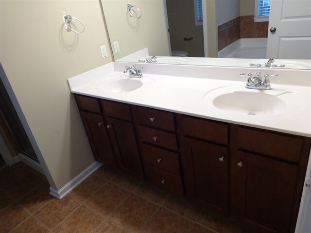 Building Photo - 243 Royal Cres Terrace