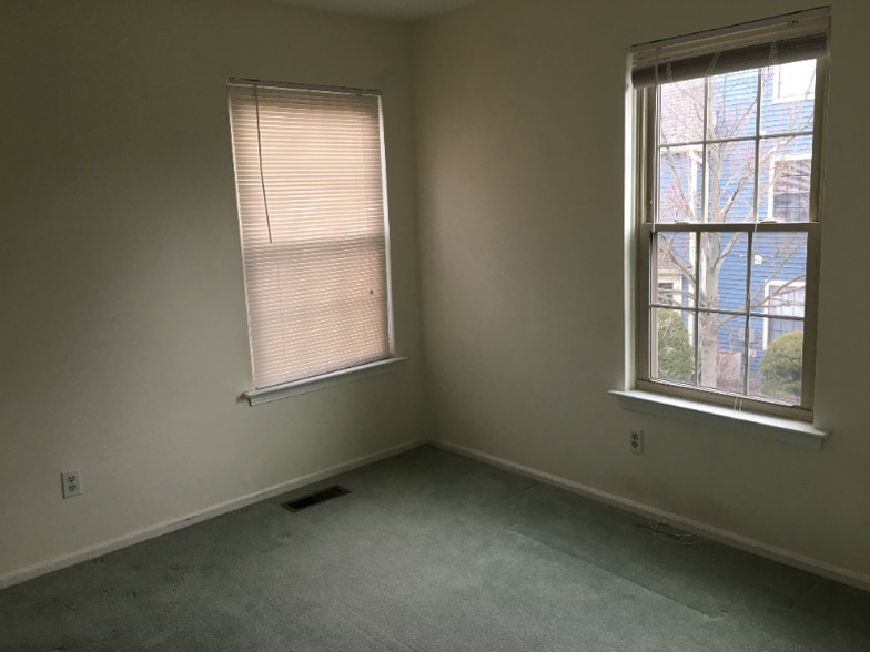 Building Photo - 140 Longfield Ct