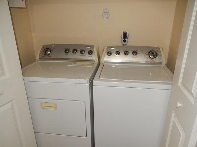 Building Photo - 2685 Mission Rd