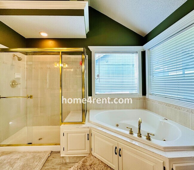 Building Photo - Beautiful Four Bedroom Home in a Quiet Nei...