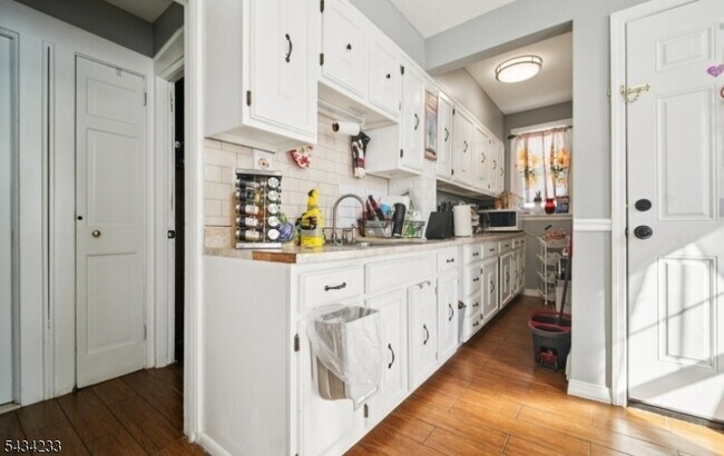 Building Photo - 413 Beardsley Ave