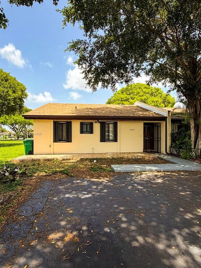 Building Photo - 5028 SW 138th Ave Cir