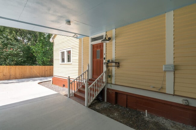 Building Photo - 509 Dabbs St