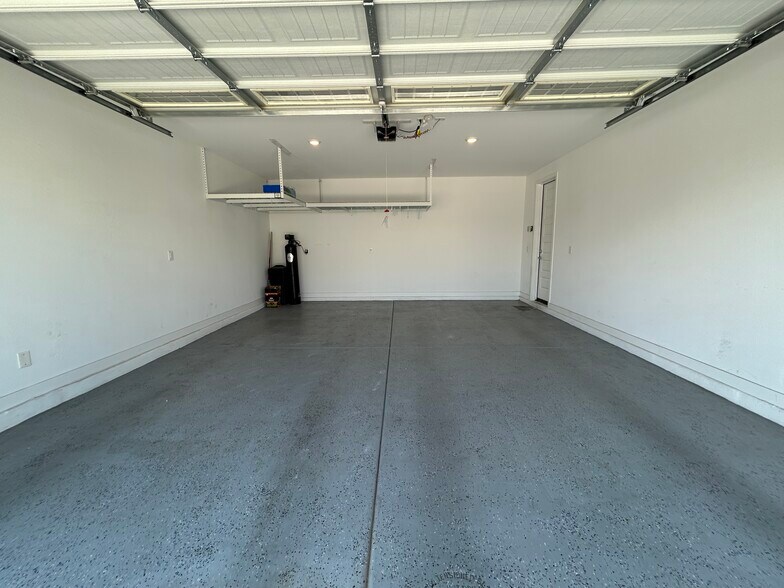 Building Photo - 4056 S Portland Ave