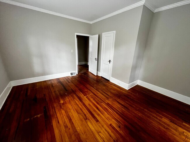 Building Photo - 3800 Overbrook Dr