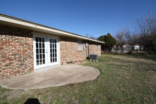 Building Photo - Adorable 3 bed in Midwest City