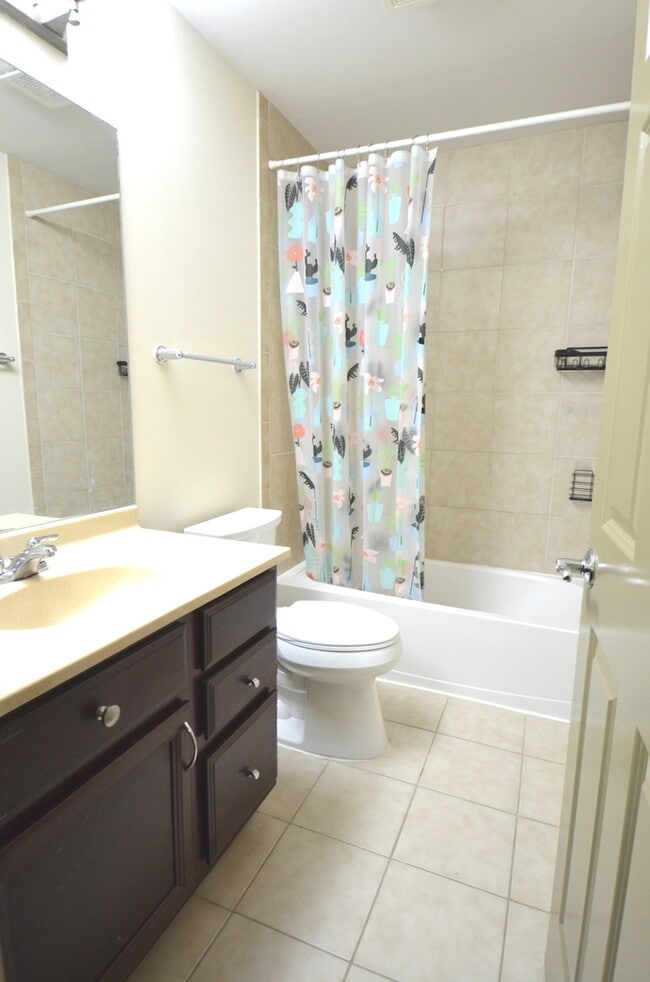 Building Photo - 756 N Aspen Dr