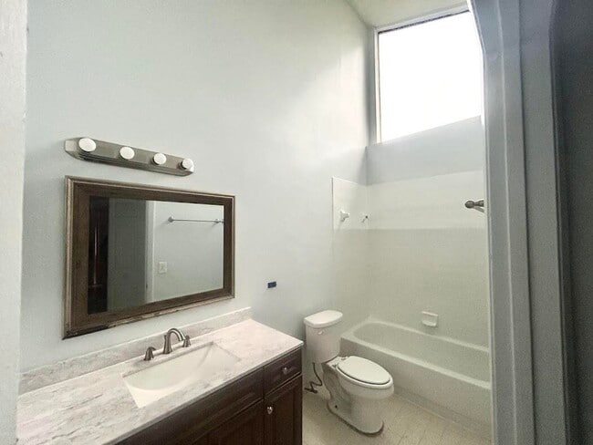 Building Photo - 4393 Woodstock Dr