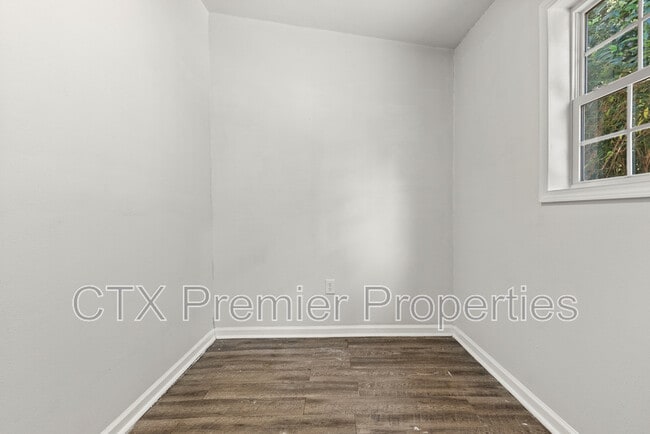 Building Photo - 1109 S 41st St