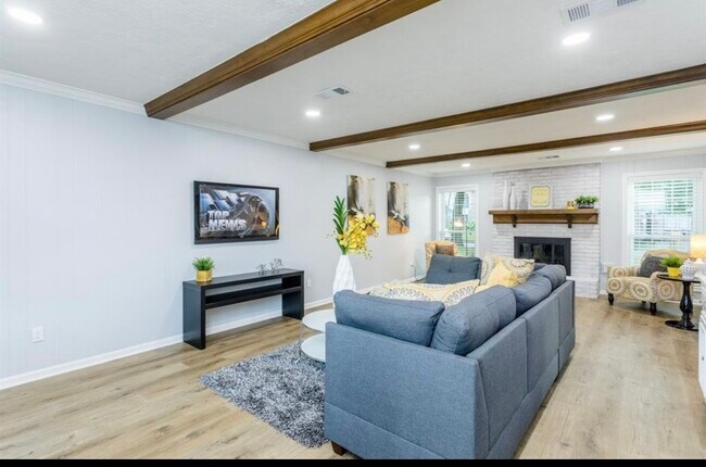 Building Photo - 15614 Pebble Bend Dr