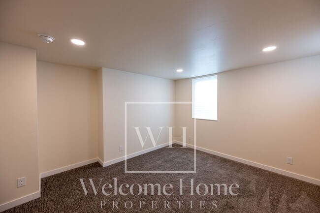 Building Photo - 521 Ankeny St