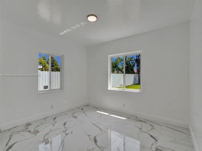 Building Photo - 11011 NE 9th Ct