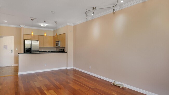 Building Photo - 445 Island Ave