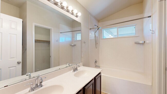 Building Photo - FREE DECEMBER RENT!!!