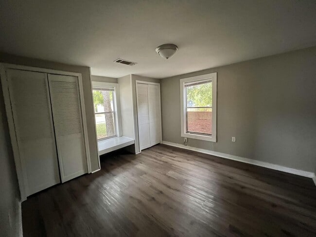 Building Photo - 501 W 47th St