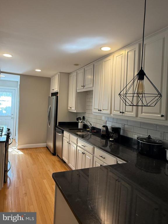 Building Photo - 1929 E Lombard St