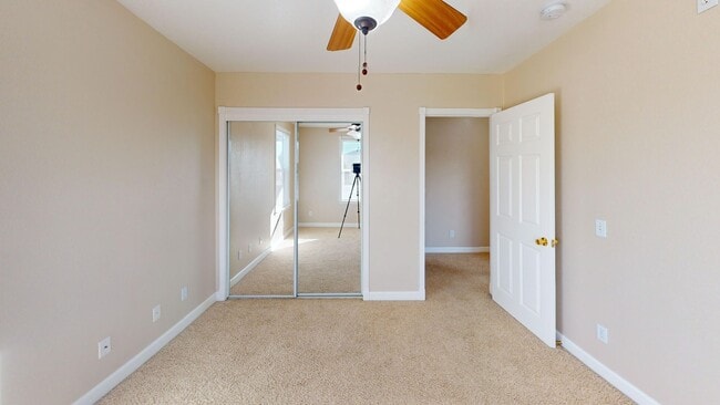 Building Photo - Branch, 367-369