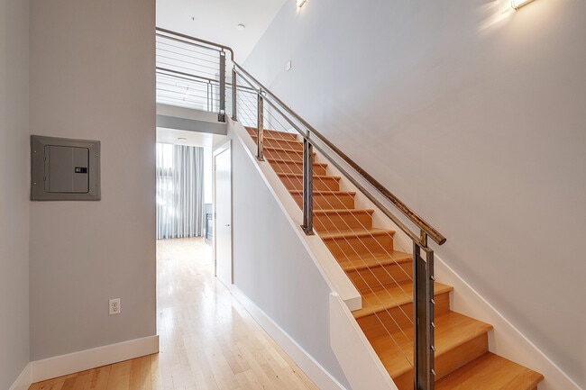 Building Photo - 68 Harriet St