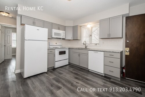 Building Photo - 942 S 57th St