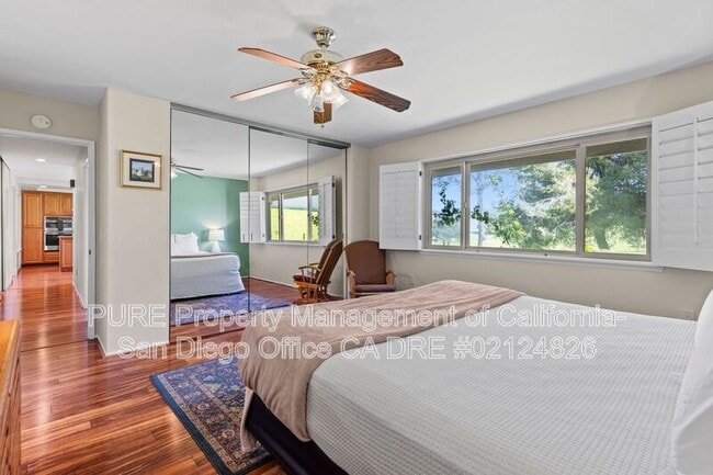 Building Photo - 12576 Oaks N Dr