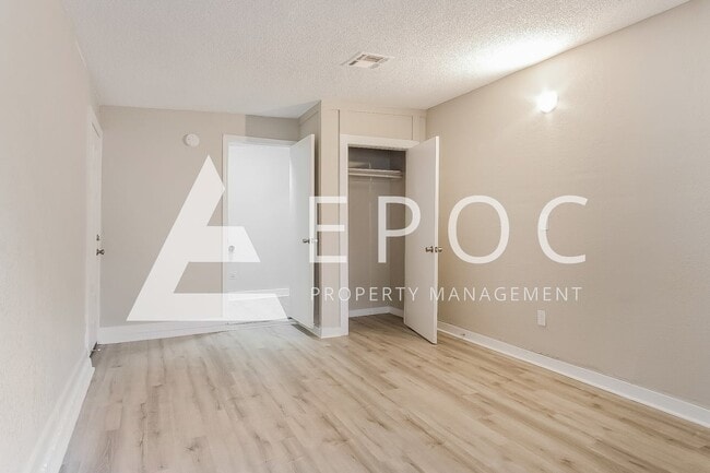 Building Photo - 5407 N Johnstown Ave