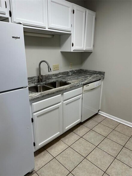Building Photo - 5967 Carmel Dr