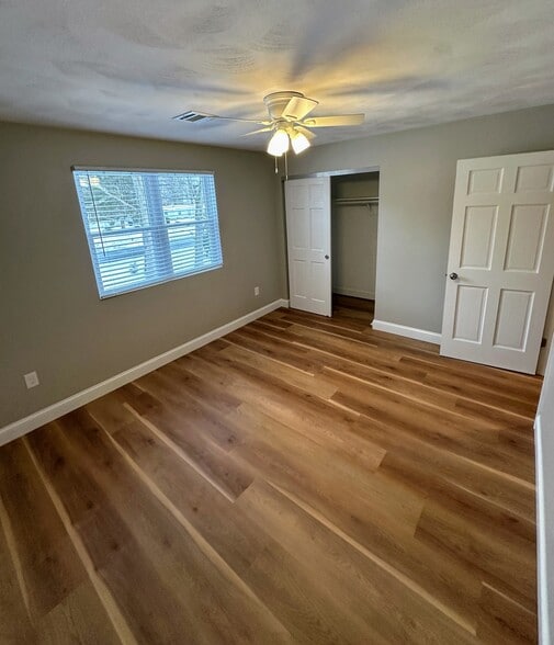 Large Second bedroom (10.9'x13') - 489 Boston Neck Rd