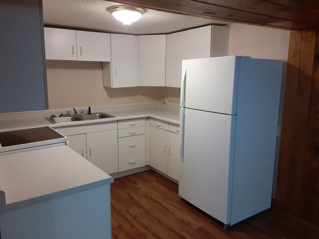 Building Photo - 308-302 E Park St