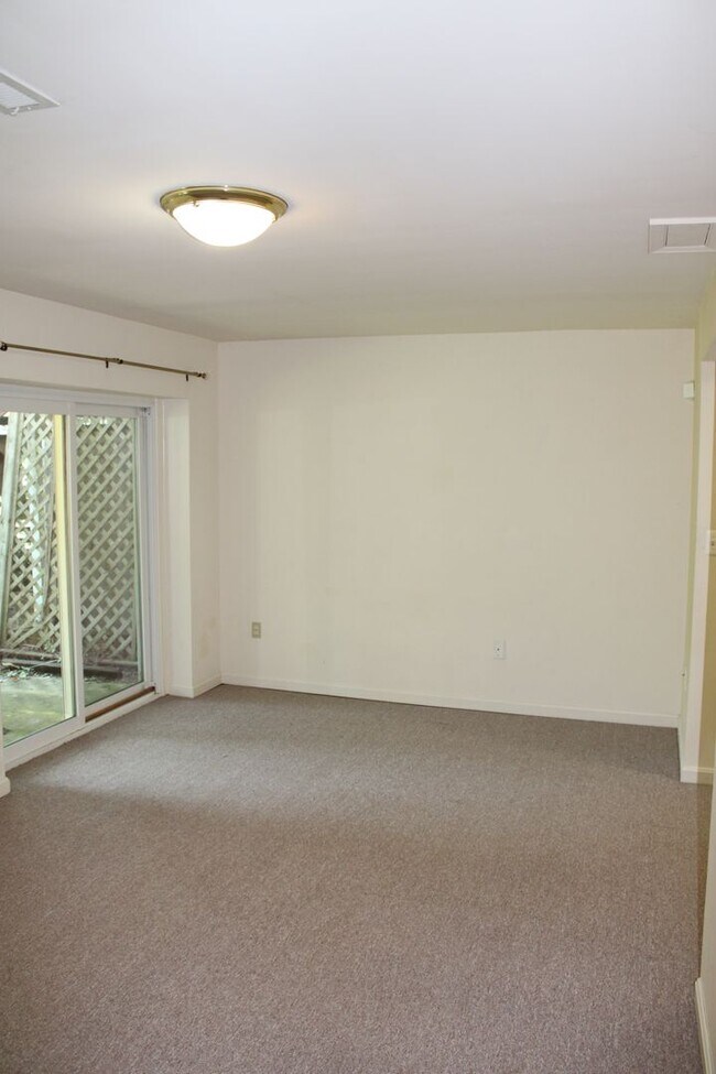 Building Photo - Conveniently Located- Three Bedroom Home Annapolis, MD