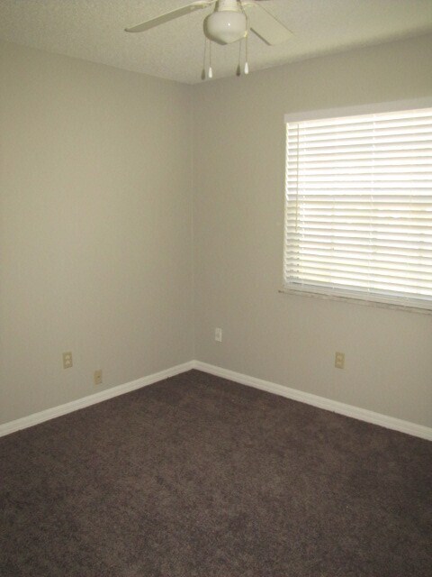 Building Photo - 3/2 in the Heart of Orange Park