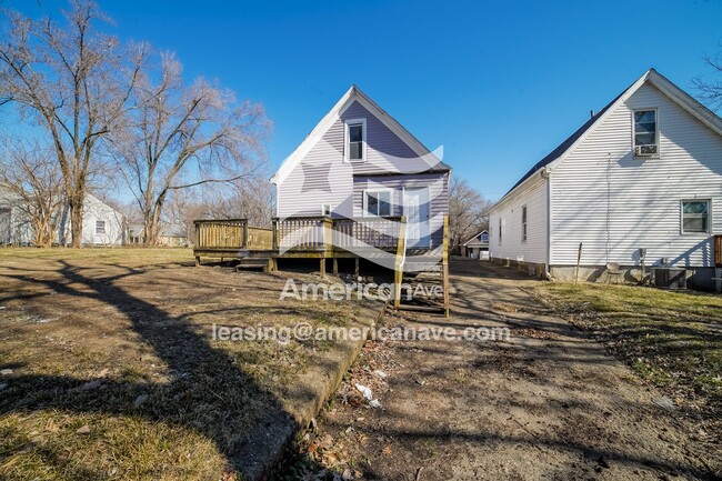 Building Photo - 1725 N Gale Ave