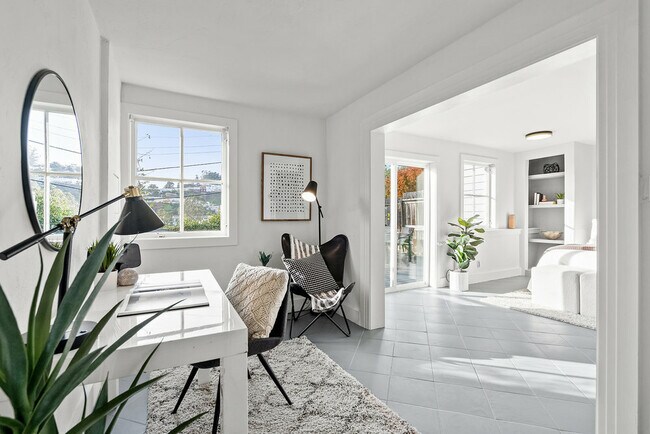 Building Photo - 724 Teresita Blvd