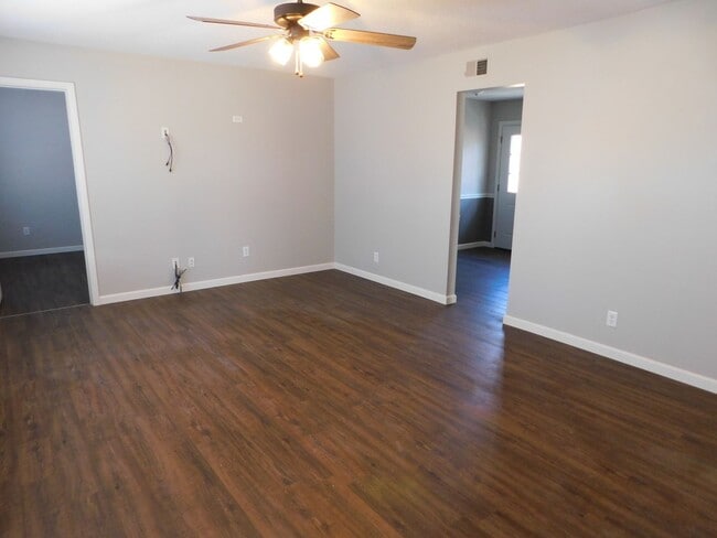 Primary Photo - El Dorado House Available