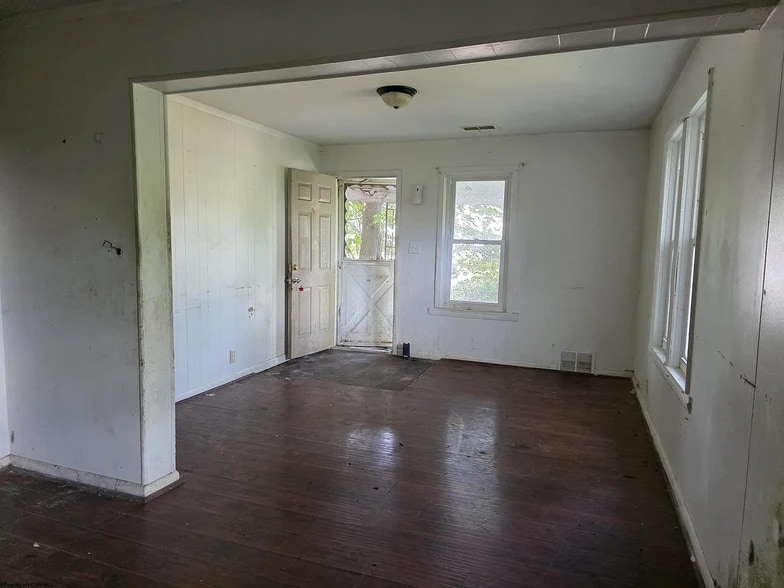 Building Photo - 607 East Ave