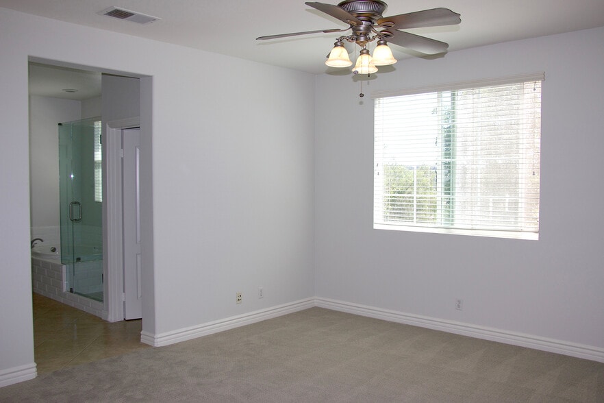 Building Photo - 2 Cousteau Ln