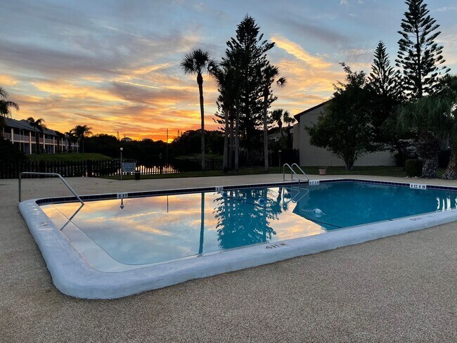 Building Photo - Rent Special for August 1 - Close to Downt...