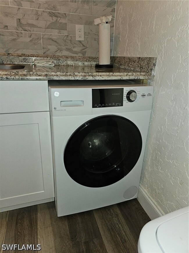 Building Photo - 828 Wiggins Pass Rd