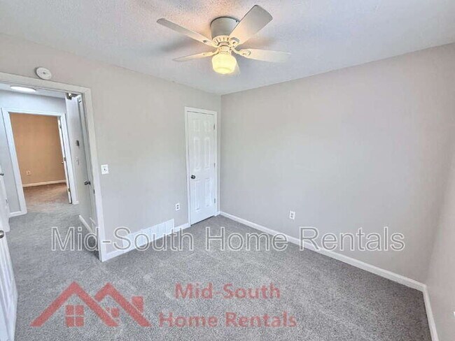 Building Photo - 4473 Cleopatra Cove N