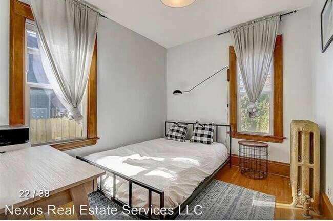 Building Photo - 2 br, 1 bath House - 3444 Grand Ave S #102