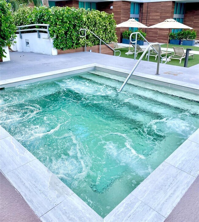 Building Photo - 350 S Miami Ave