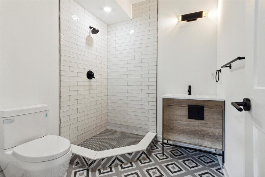 Building Photo - 1533 N Sydenham St